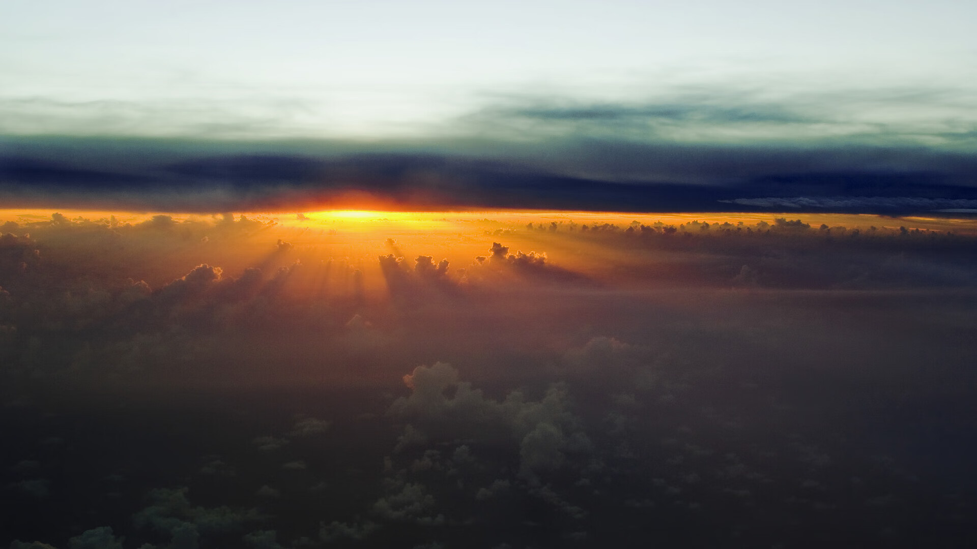 里昂中前场默契配合提升攻防转换速度,里昂中锋