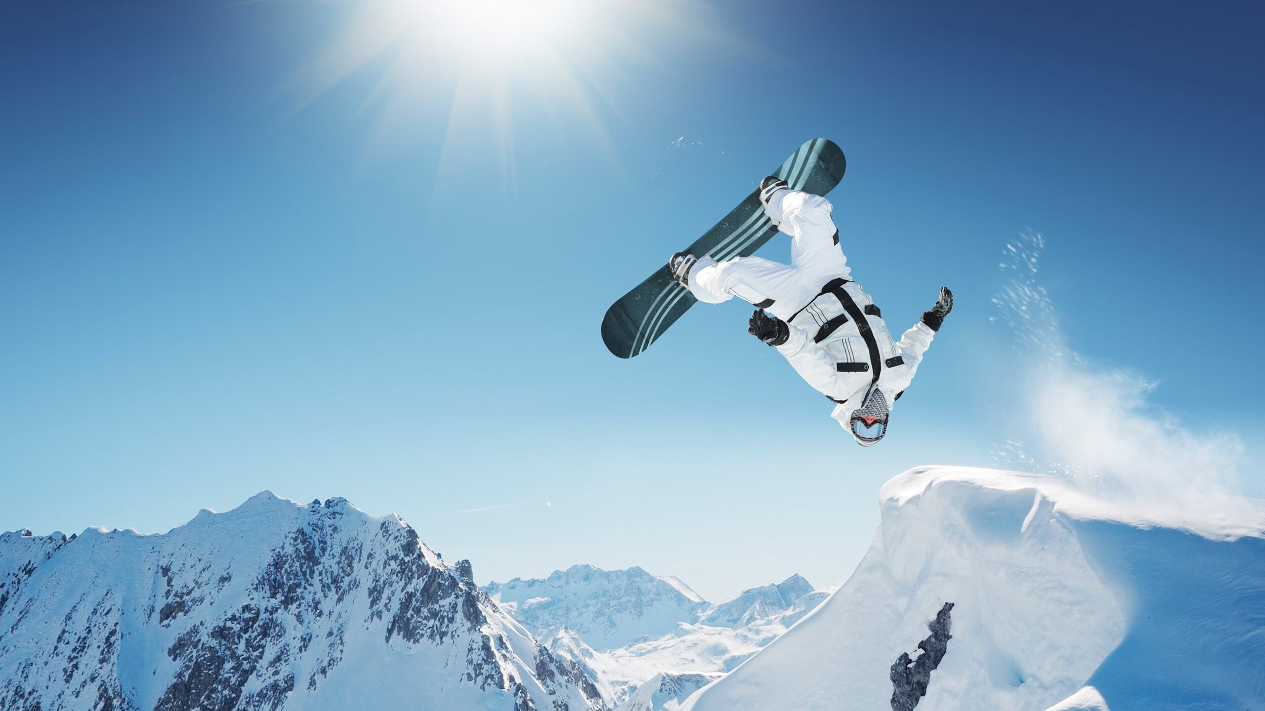 亚历山德里娅·帕金斯50米蝶泳冲进前列