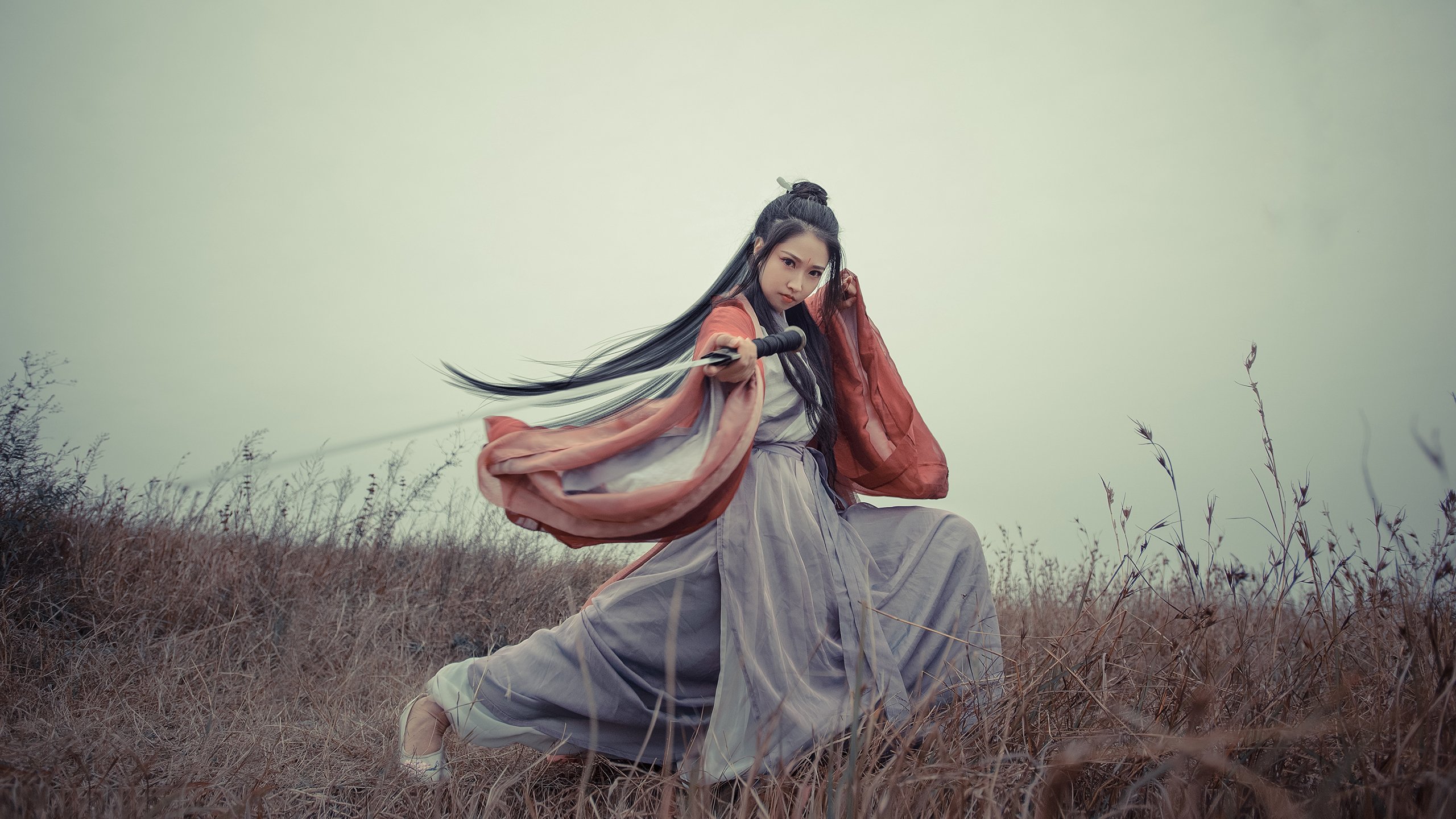 库里支持小球员参赛鼓励敢打敢拼，库里鼓励队友