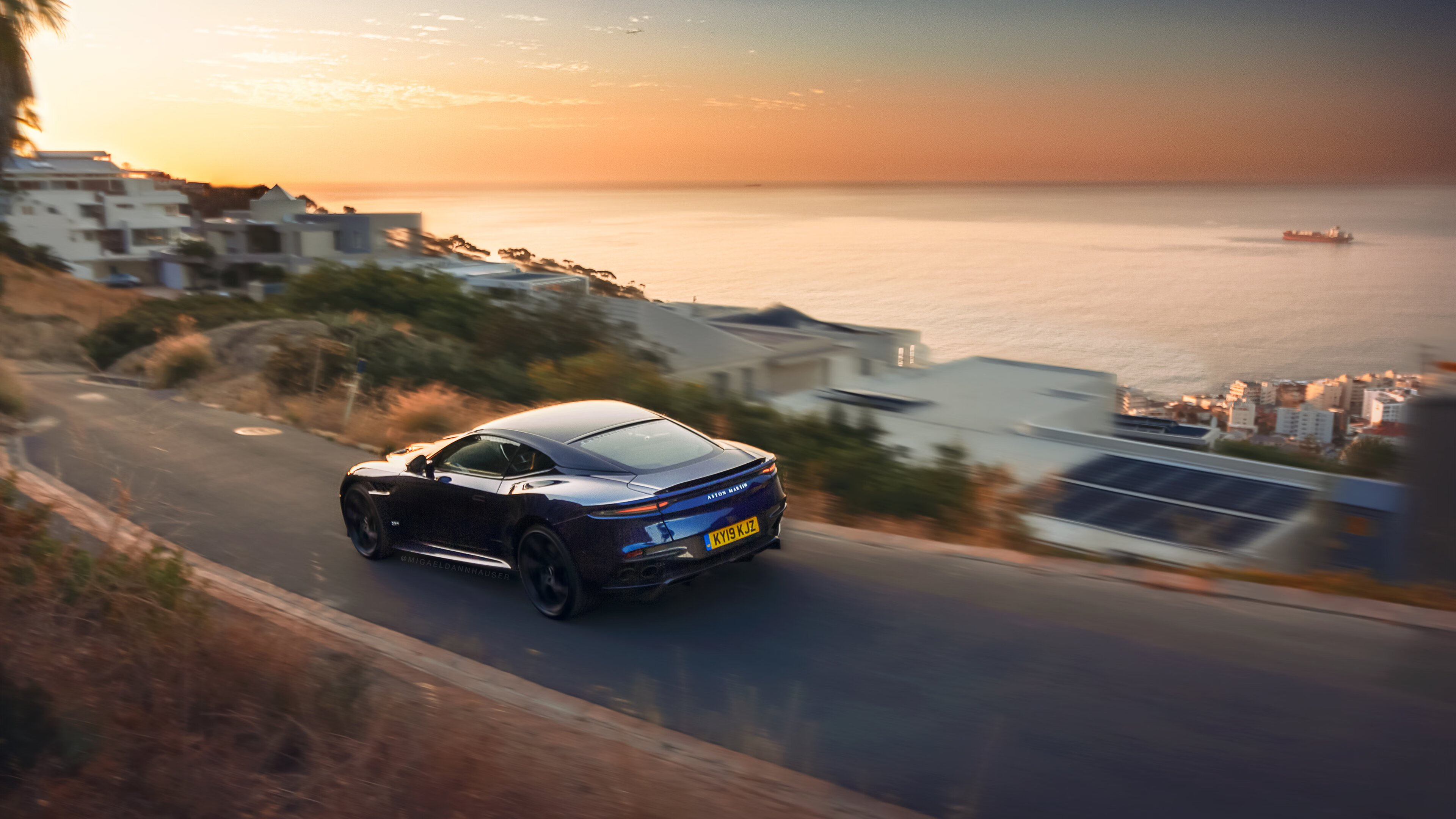 特色足球主题的场馆设计成为城市景观的重要组成部分，创意足球场馆