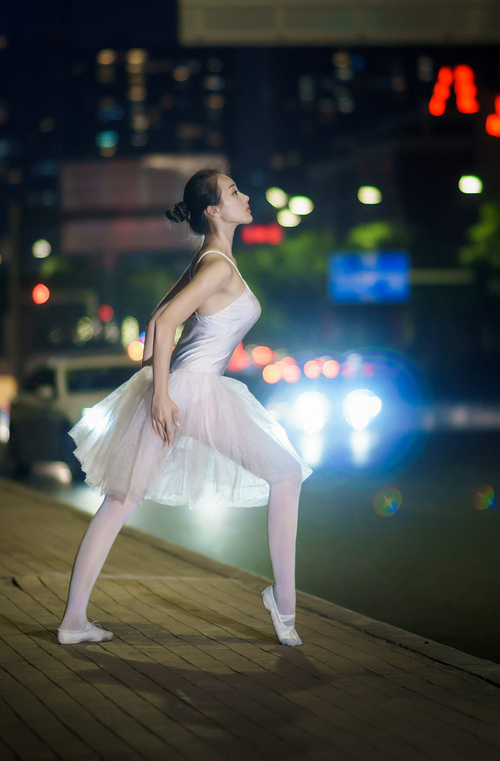 Kaiyun APP-跳水比赛中荷兰动作流畅干净，荷兰跳水运动员